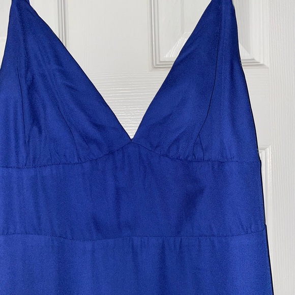 BRAND NEW NEVER WORN classy dress very flattering - Picture 3 of 6